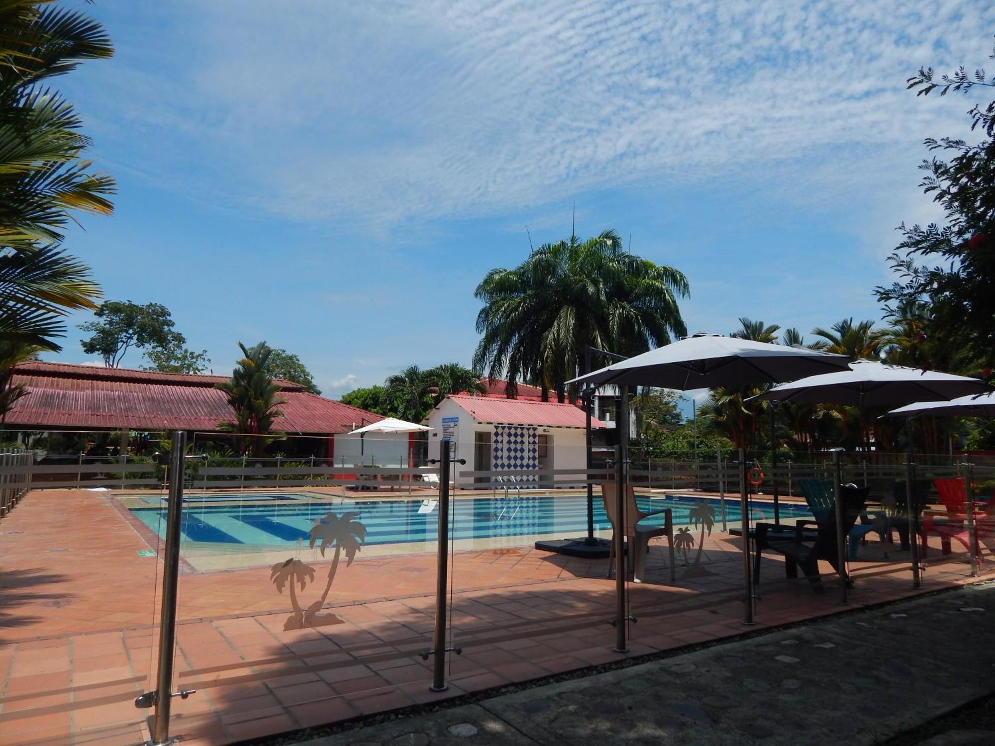 Hotel Campestre Las Palmas Sas Вильявисенсио Экстерьер фото